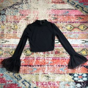 FLARE SLEEVE BLACK CROP TOP